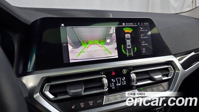 BMW 3-Series 320i Luxury