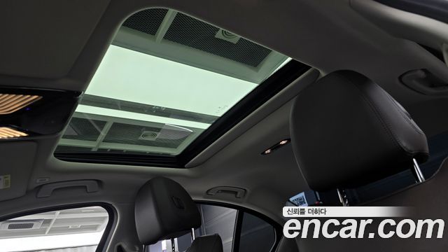 BMW 3-Series 320i Luxury