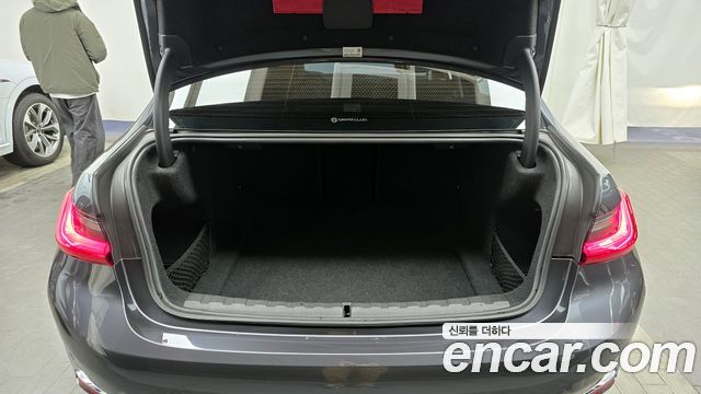BMW 3-Series 320i Luxury