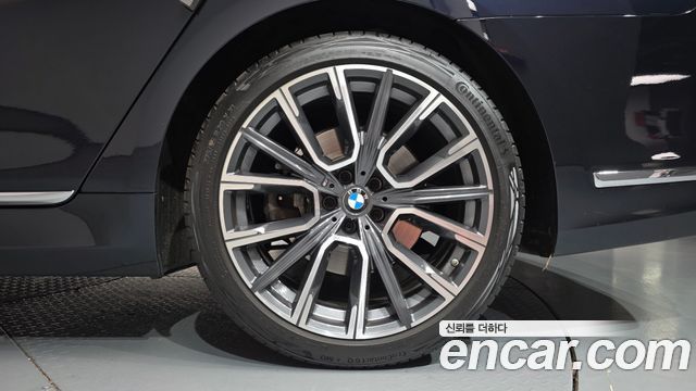 BMW 7-Series 740Li xDrive M Sport Package