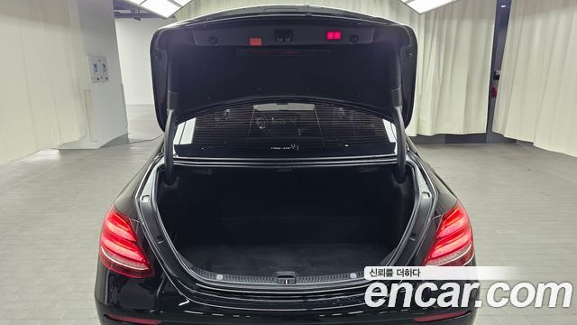 Mercedes-Benz E-Class E300e 4MATIC Exclusive