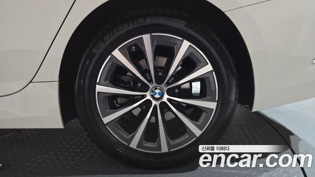 BMW 3-Series 320i