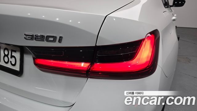 BMW 3-Series 320i