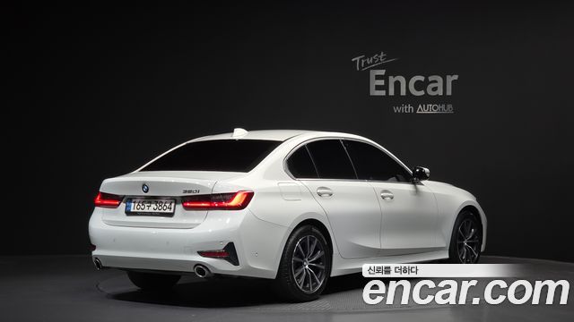 BMW 3-Series 320i