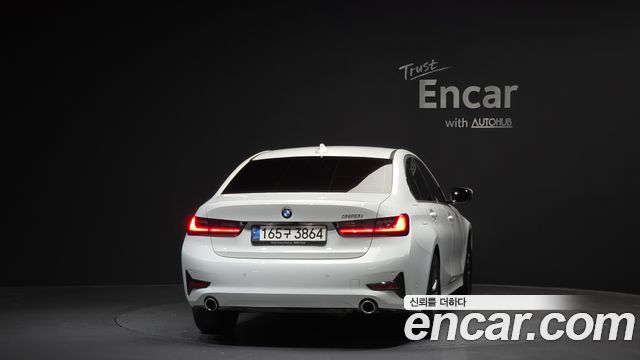 BMW 3-Series 320i