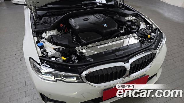 BMW 3-Series 320i