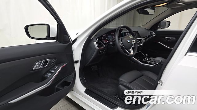 BMW 3-Series 320i