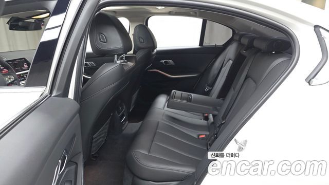 BMW 3-Series 320i