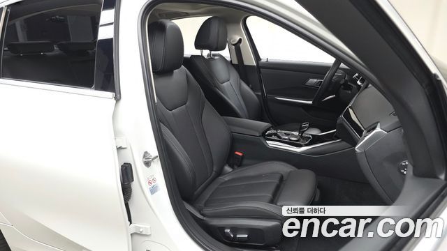 BMW 3-Series 320i