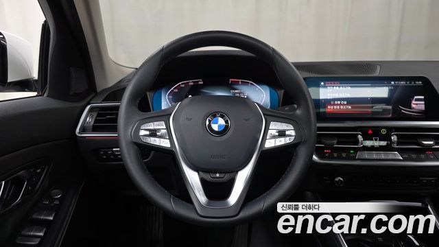 BMW 3-Series 320i