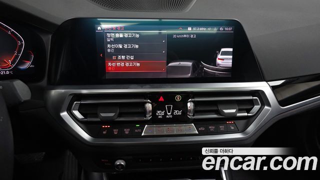 BMW 3-Series 320i