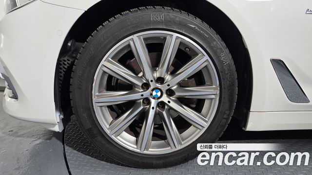 BMW 5-Series 520i Luxury