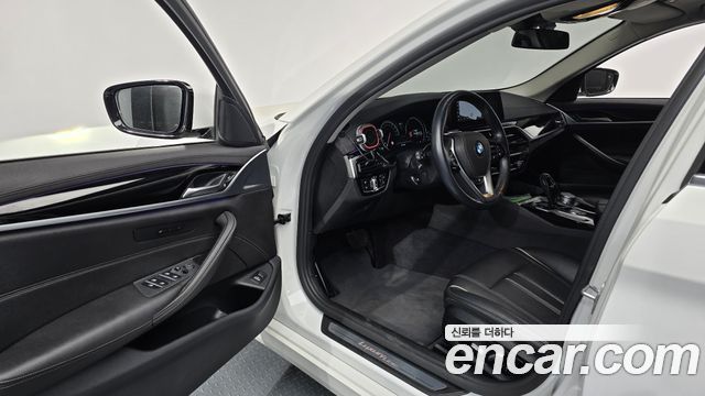BMW 5-Series 520i Luxury