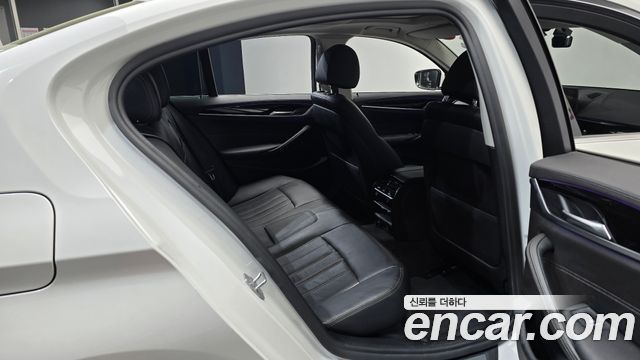 BMW 5-Series 520i Luxury