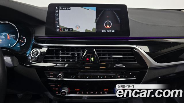 BMW 5-Series 520i Luxury