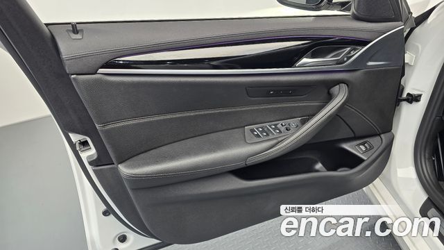 BMW 5-Series 520i Luxury