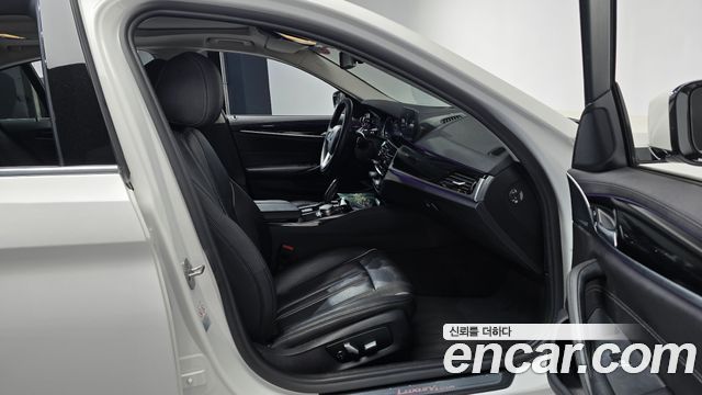 BMW 5-Series 520i Luxury