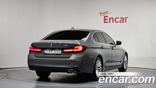 BMW 5-Series 520i Luxury