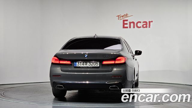BMW 5-Series 520i Luxury