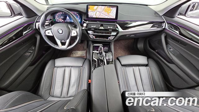 BMW 5-Series 520i Luxury