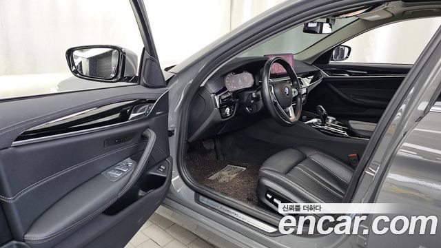 BMW 5-Series 520i Luxury