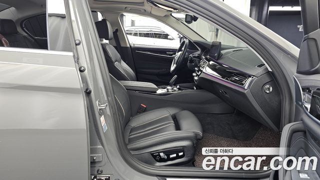 BMW 5-Series 520i Luxury