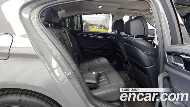 BMW 5-Series 520i Luxury