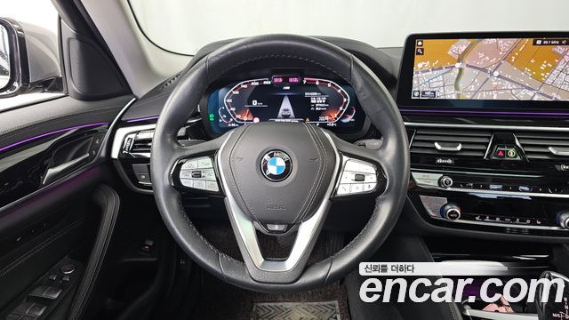 BMW 5-Series 520i Luxury