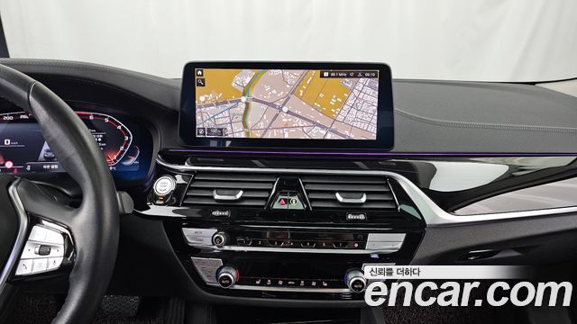 BMW 5-Series 520i Luxury
