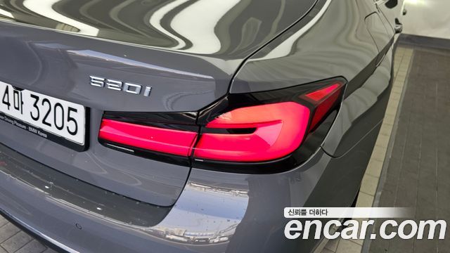 BMW 5-Series 520i Luxury