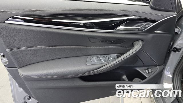 BMW 5-Series 520i Luxury