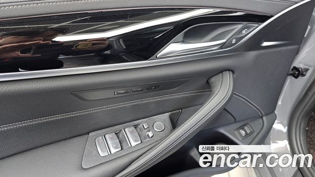 BMW 5-Series 520i Luxury