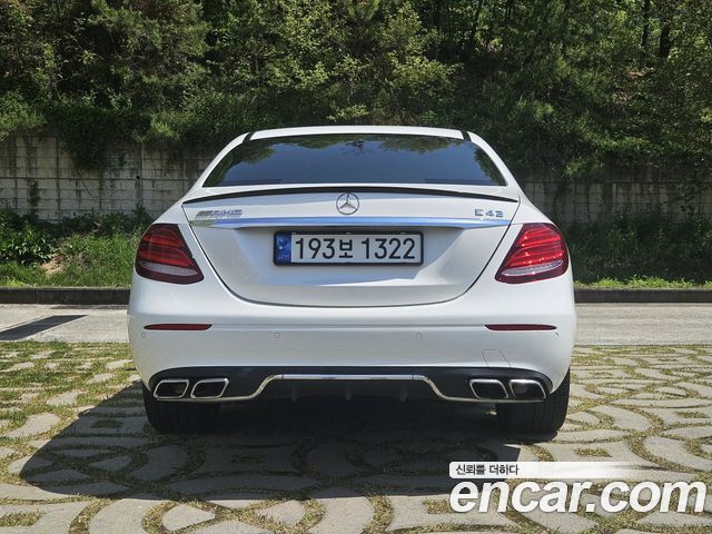 Mercedes-Benz E-Class E300 4MATIC Avnatgarde