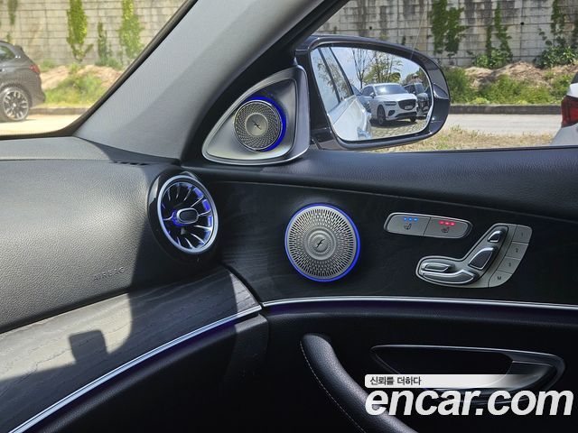 Mercedes-Benz E-Class E300 4MATIC Avnatgarde