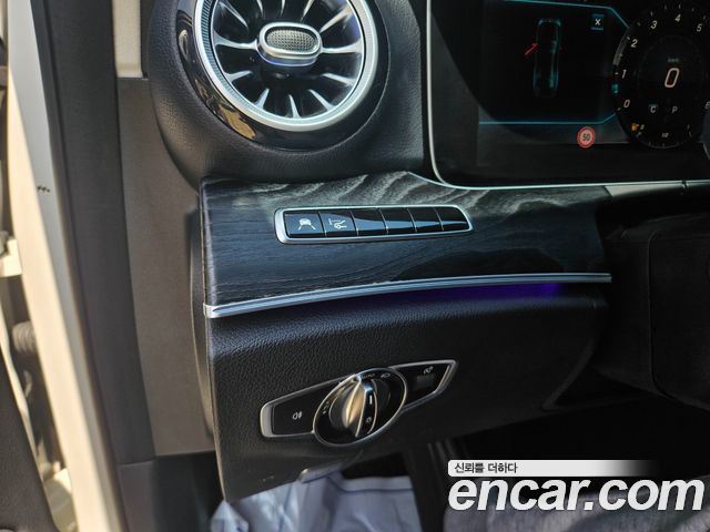 Mercedes-Benz E-Class E300 4MATIC Avnatgarde