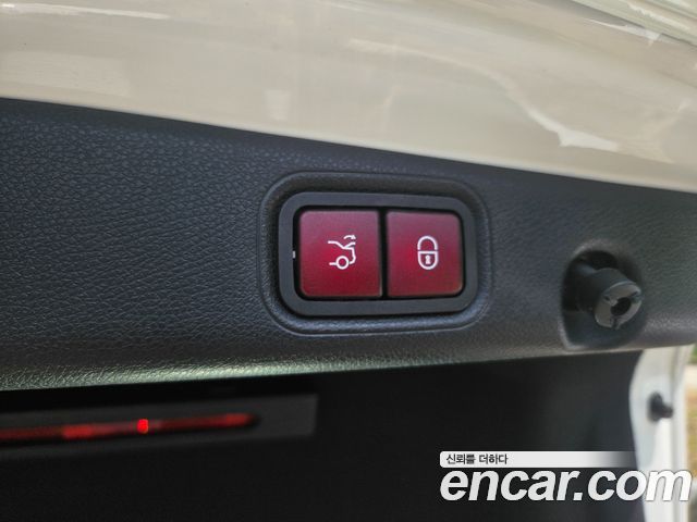 Mercedes-Benz E-Class E300 4MATIC Avnatgarde