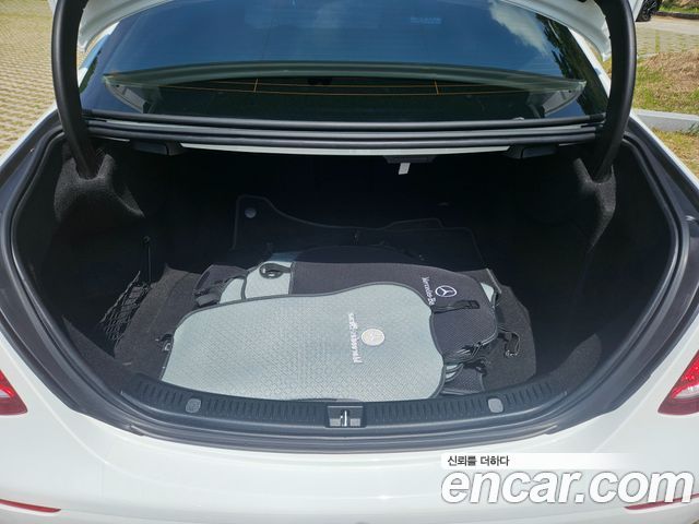 Mercedes-Benz E-Class E300 4MATIC Avnatgarde