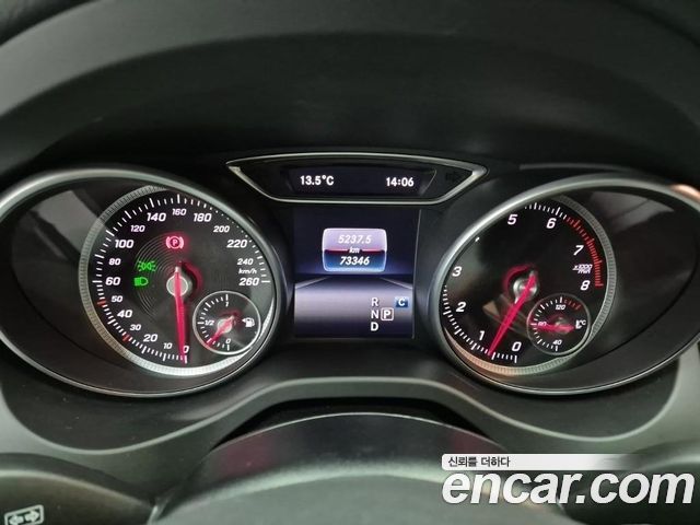 Mercedes-Benz CLA-Class CLA220 AMG Line