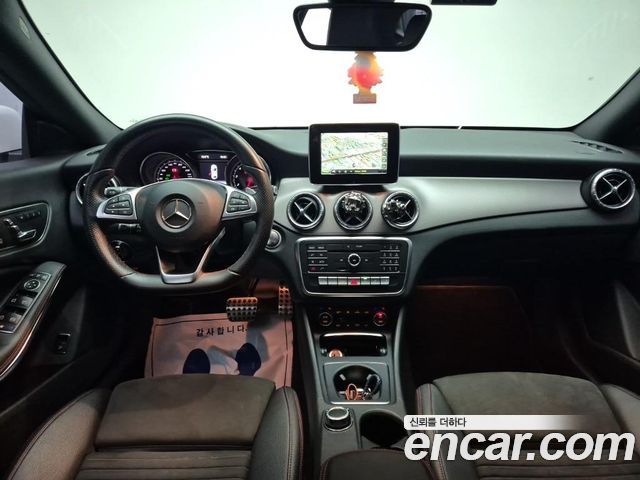 Mercedes-Benz CLA-Class CLA220 AMG Line