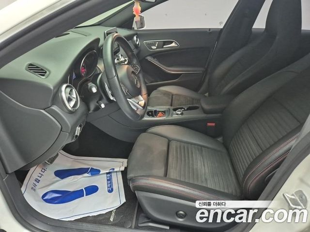 Mercedes-Benz CLA-Class CLA220 AMG Line