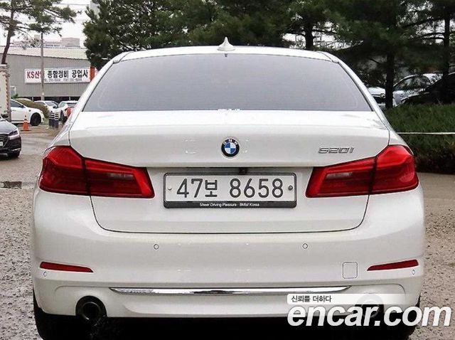 BMW 5-Series 520i Luxury