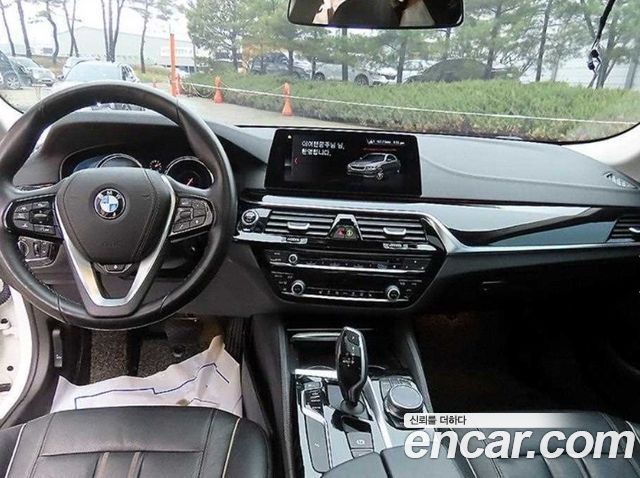 BMW 5-Series 520i Luxury