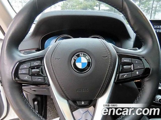 BMW 5-Series 520i Luxury
