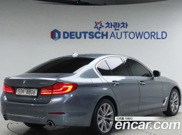 BMW 5-Series 520i Luxury