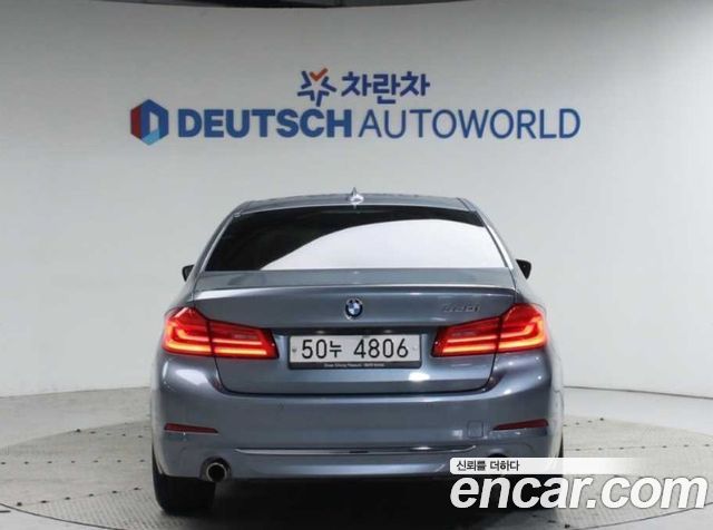 BMW 5-Series 520i Luxury