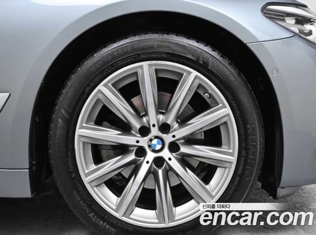 BMW 5-Series 520i Luxury