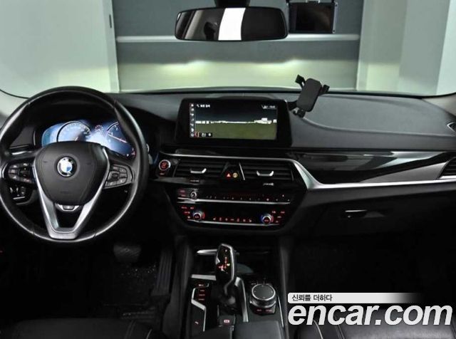 BMW 5-Series 520i Luxury
