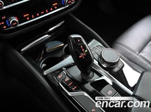BMW 5-Series 520i Luxury