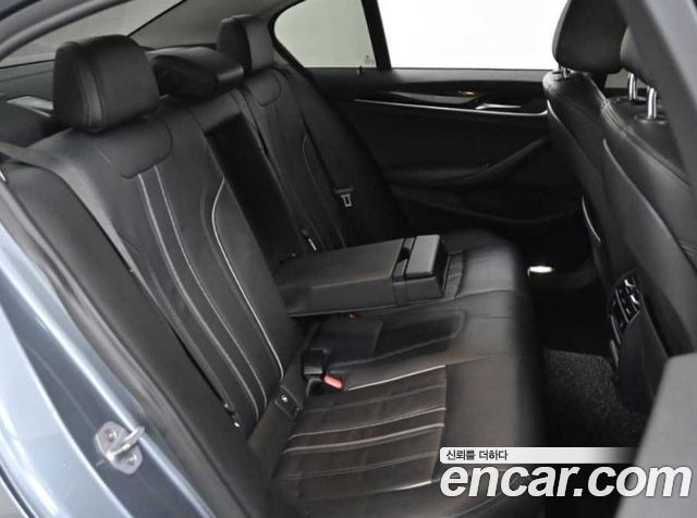 BMW 5-Series 520i Luxury