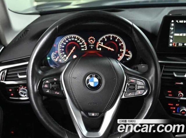 BMW 5-Series 520i Luxury